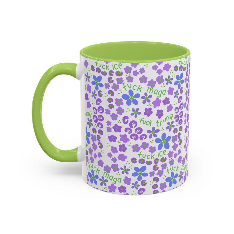 Taza de café con estampado floral sutil y texto de protesta imagen 4