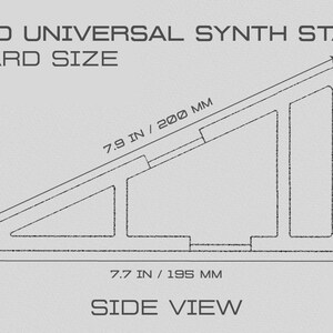 May include: Side view diagram of a Pine 3D Universal Synth Stand, standard size. The stand is 7.7 inches (195 mm) wide, 7.9 inches (200 mm) long, and 3.7 inches (93.5 mm) high. The stand has a 25-degree angle and is 0.8 inches (20 mm) thick.