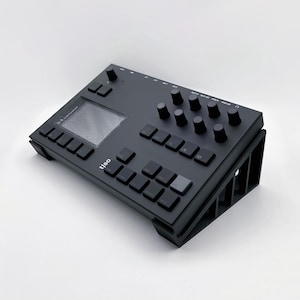 Torso Elektronik S-4 / S4 Stand | Entworfen von PINE