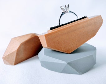 pebble ring box