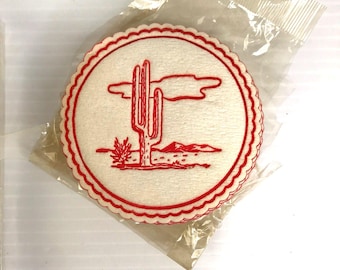 Serwetki koktajlowe Vtg NOS 12 Saguaro Cactus Desert Southwest Red na białym tle 4"