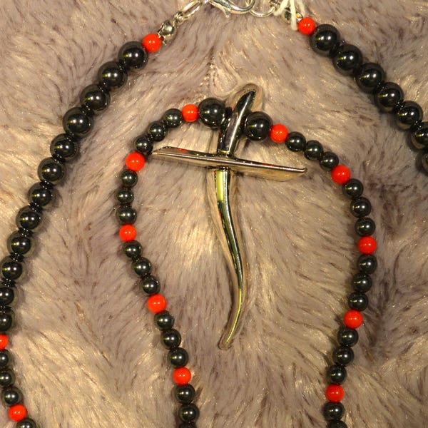 Collier crucifix hématite corail rouge N93  Wadi-Kharrar