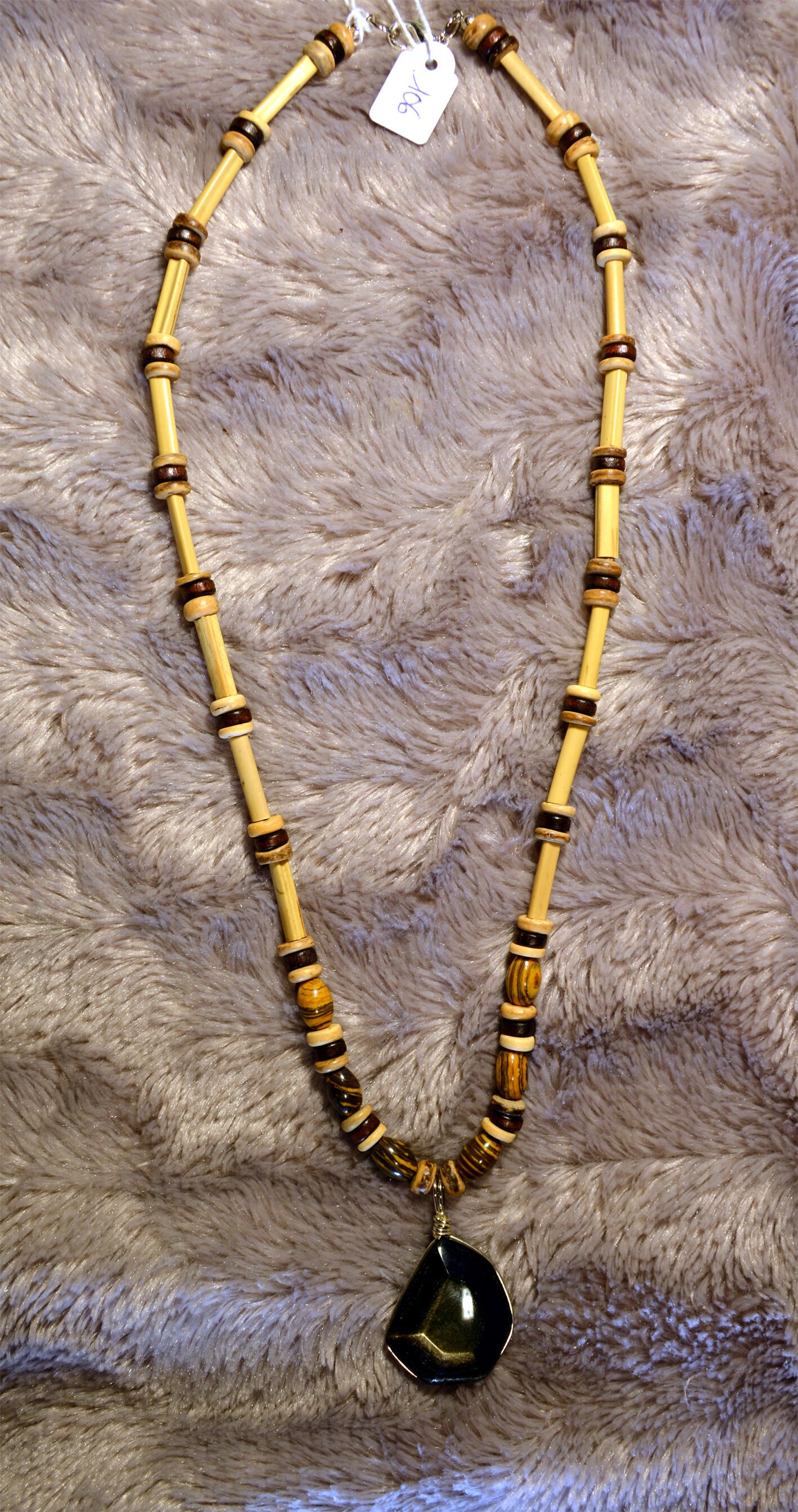 アパッチティアドロップに金色の灰をあしらった黒曜石の