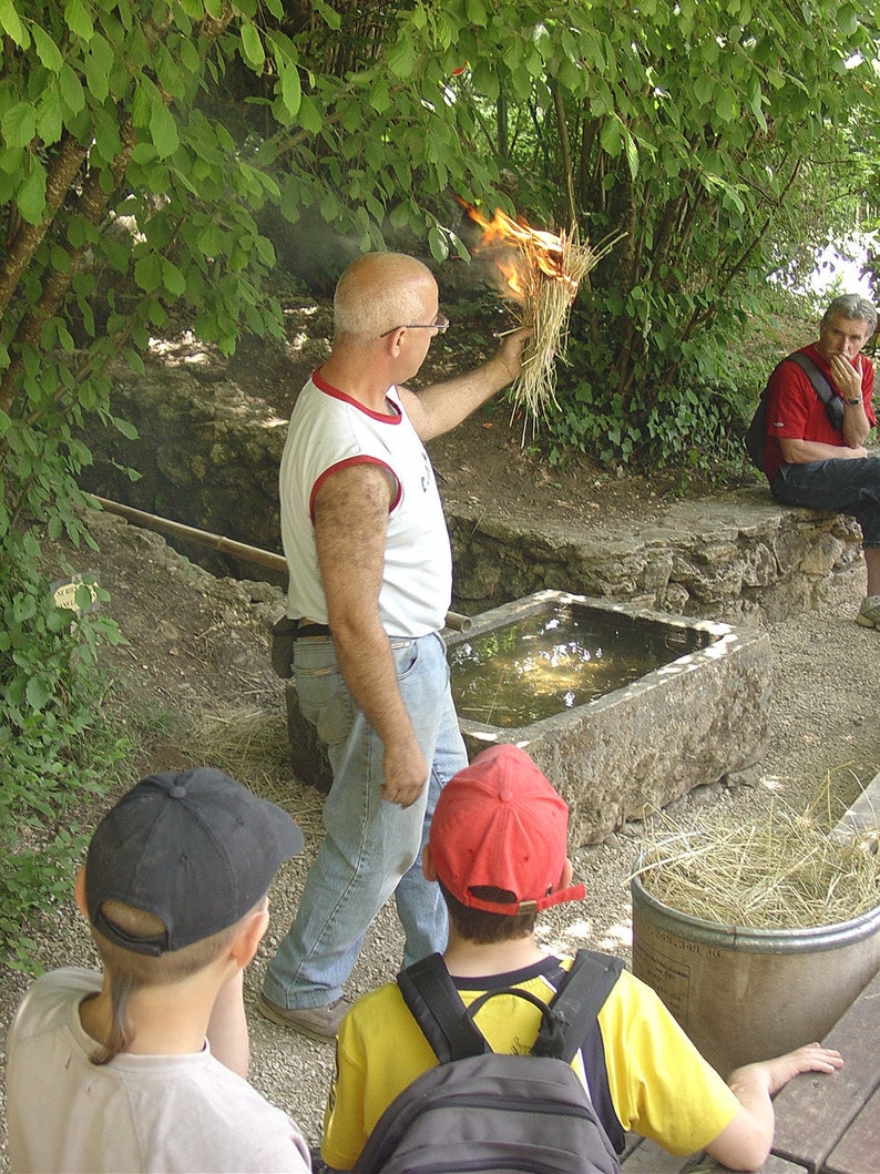 ATELIERS AUTONOMES de Préhistoire : peinture, sculpture, gravure, modelage, tir propulseur, musique ethnographique, Feu, Taille du silex ... Bild 8