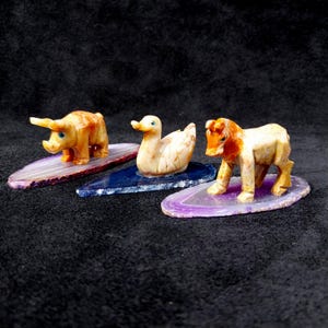 3 Animals carved in SOAPSTONE on tinted agate: SOLD in sets of three 1 pig + 1 duck + 1 horse Theme The FARM_1