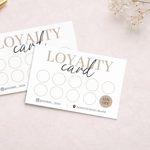 Könnte beinhalten: Zwei weiße, rechteckige Treuekarten mit dem Text LOYALTY card in Beige und schwarzer Schreibschrift. Jede Karte hat zehn leere Kreise für Stempel, einen Instagram-Namen @HAIRBY__SIAN und eine Karte enthält 15% OFF in einem beigen Kreis.