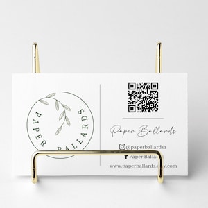 Personalisierte Visitenkarten mit Logo und QR-Code und Social Media Informationen