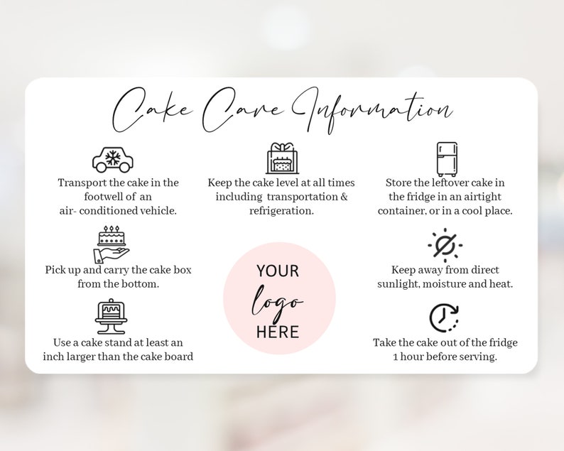 Peut inclure: Une carte rectangulaire blanche intitul&eacute;e Cake Care Information avec du texte et des ic&ocirc;nes noirs. Elle fournit des instructions pour le transport, le stockage et le service des g&acirc;teaux, avec un cercle rose central pour votre logo.