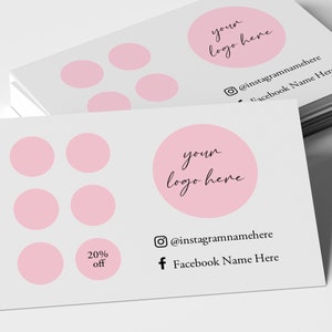 Cartes de fidélité professionnelles, imprimées et personnalisées avec le logo de votre entreprise et des informations sur les réseaux sociaux.