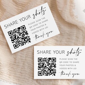 Puede incluir: Dos tarjetas rectangulares blancas con texto en negro que dice SHARE YOUR shots, PLEASE SCAN THE QR CODE TO SHARE YOUR PHOTOS & VIDEOS WITH US! y thank you, acompa&ntilde;adas de un c&oacute;digo QR cuadrado en blanco y negro muy visible.