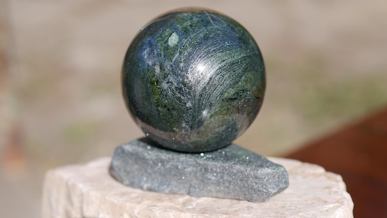 Specularite Actinolite Hematite Sphere With Quartz Vein – Shimmering ...