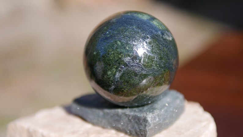 Specularite Actinolite Hematite Sphere With Quartz Vein – Shimmering ...