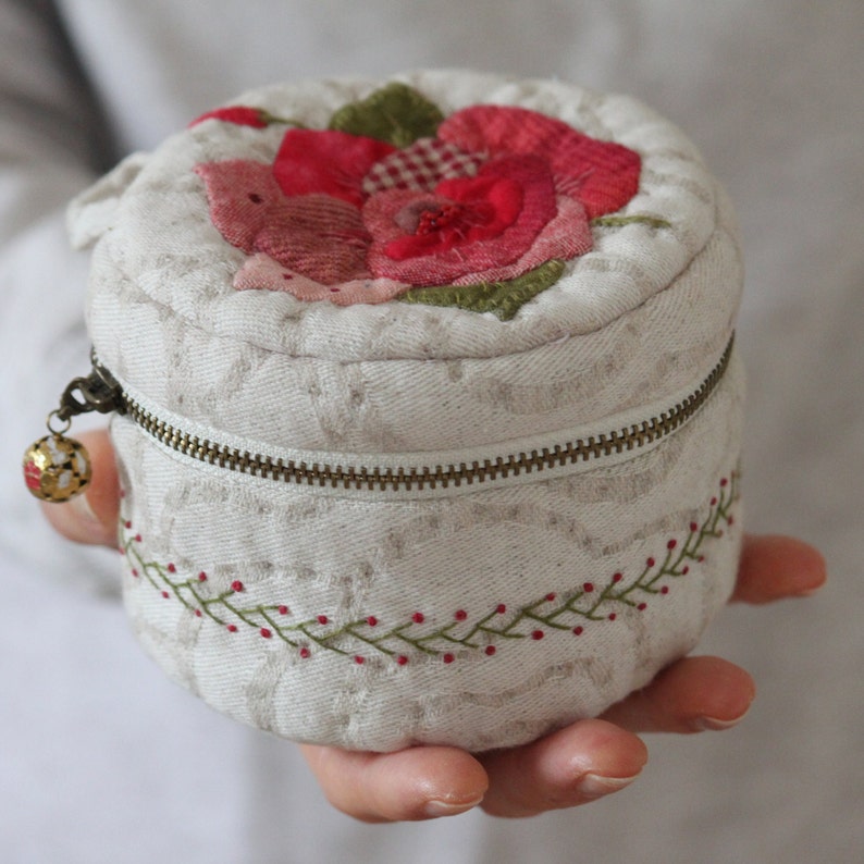 Round Organizer With Rose, Medium-sized Jewelry Box, Embroidered Cosmetic Bag, Soft Case For Belongings image 3