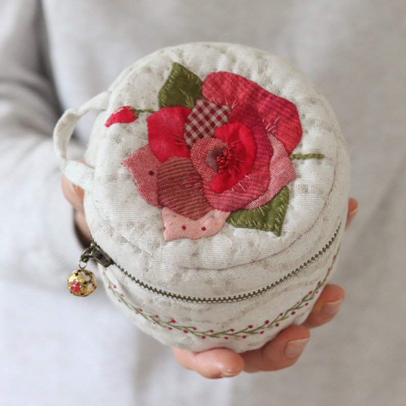 Round Organizer With Rose, Medium-sized Jewelry Box, Embroidered Cosmetic Bag, Soft Case For Belongings image 1