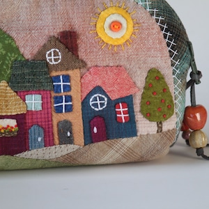 Patchwork Cosmetic Bag, Fabric Travel Case, Medium Size Quilted Makeup Bag. image 6