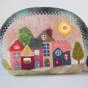 Patchwork Cosmetic Bag, Fabric Travel Case, Medium Size Quilted Makeup Bag. image 2