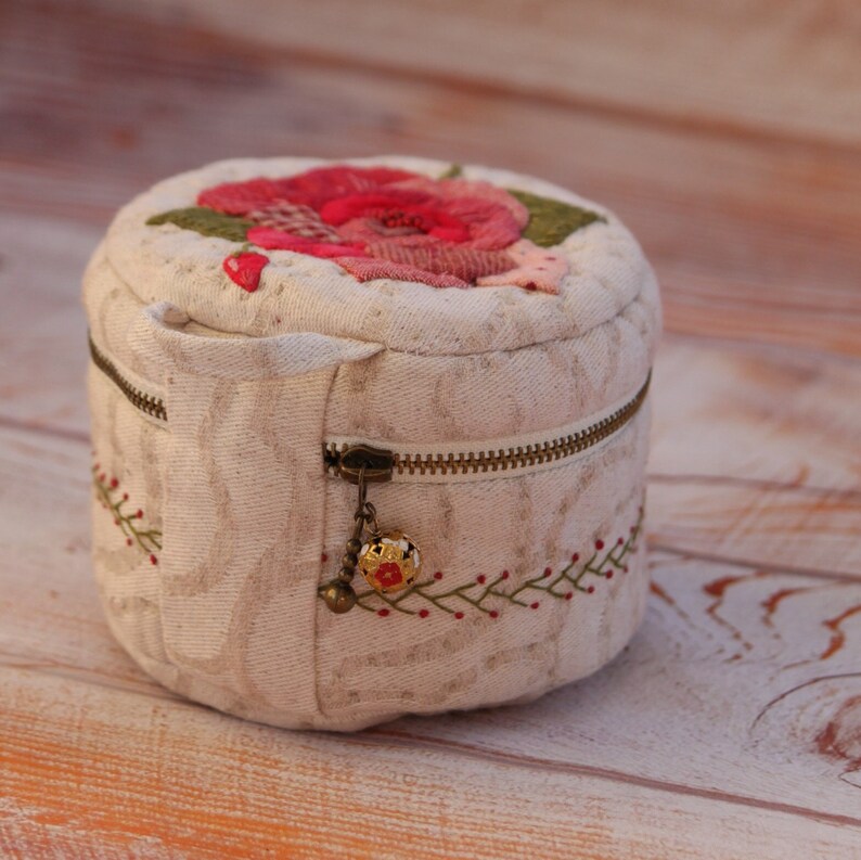 Round Organizer With Rose, Medium-sized Jewelry Box, Embroidered Cosmetic Bag, Soft Case For Belongings image 7