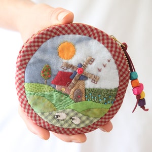 Round Zipped Handmade Mini Bag, Quilted Cosmetic Bag For Mirror or Lipstick, Patchwork Airpod Pro Case