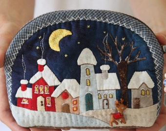 Quilted Cosmetic Bag with Christmas House, Cotton Make Up Bag for Women with Zipper