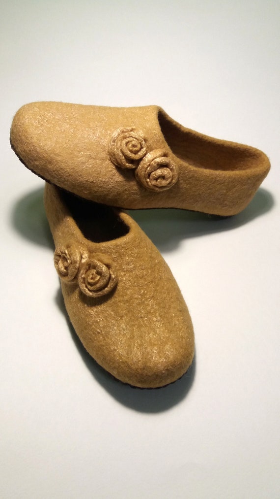 warm house shoes