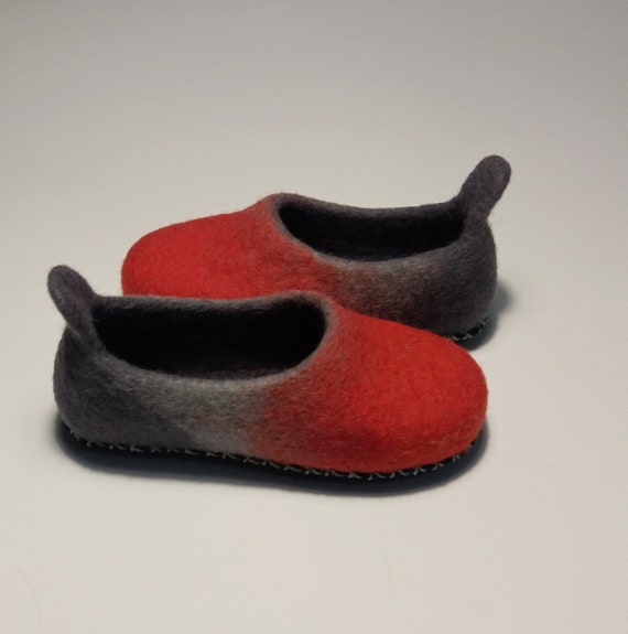 kids red slippers