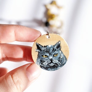 Custom Hand Painted Cat Keychain, Acrylic Small Pet Portrait, Handmade Cute Pet Charm Gift, Remembrance for Cat Dad and Mom Personalized Art zdjęcie 1