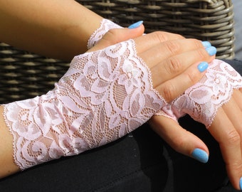 Lace Gloves in Pale Pink. Light Pink Bloves. Lace Gloves.  Fingerless  Gloves. Bridal Gloves. Gift For Her.