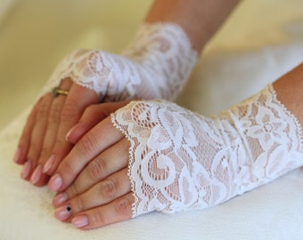 Bridal Gloves, Wedding Gloves. Lace Gloves. White Lace Gloves. Lace Gloves.  Fingerless Lace Glove.