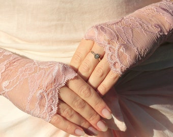 Wedding Gloves. Fingerless Lace Gloves. Bridal Gloves. Lace Gloves in Light Pink. Pink Fingerless Gloves. Ready To Ship.