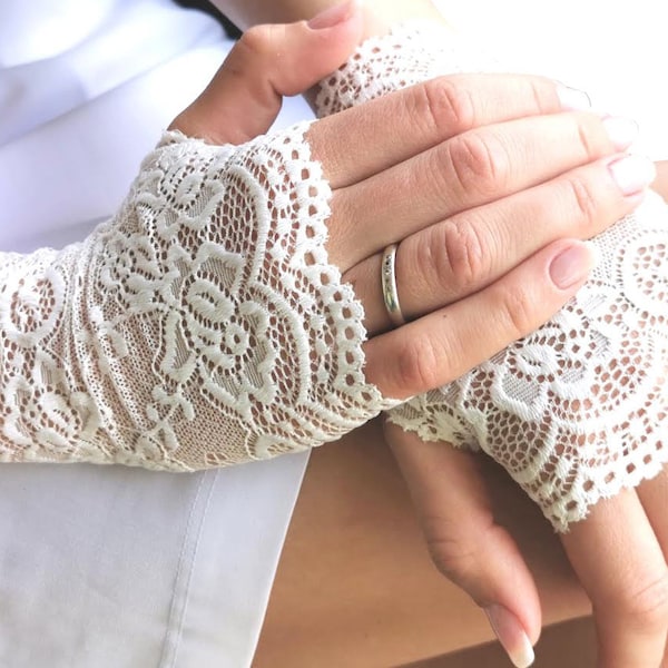 Gants de mariée, Gants de mariage. Gants en dentelle. Gants blancs en dentelle. Gants en dentelle. Mitaines en dentelle extensible en dentelle.