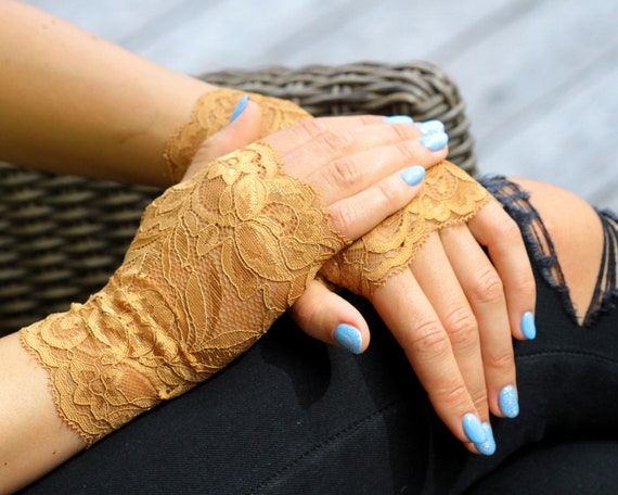 Brown lace fingerless gloves discount