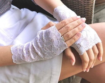 Wedding Gloves. Bridal Gloves. Lace Gloves. White Lace Gloves.  Fingerless Glove. Ready to ship.