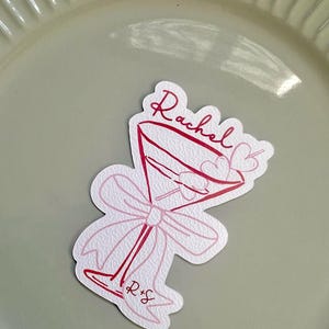 Nom de ruban de cocktail rose et rouge pour les mariages et événements de demoiselles d'honneur