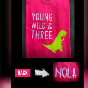 Joven salvaje y tres camiseta - top de cumpleaños de 3 años - camiseta de cumpleaños de dinosaurio - top personalizado de 3 años - dinosaurio niña