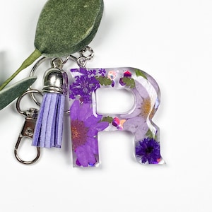 Pressed Flower Resin Keychain, Real Floral Initial Letter Charm for Women, Custom Purple School Backpack Tag, Floral Girl Birthday gift