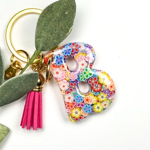 Retro Flower Resin Letter Keychain, Custom Initial Key Charm, Great Gifts, Purse Monogram Floral Key Chain, Backpack Tag, New Driver Gift