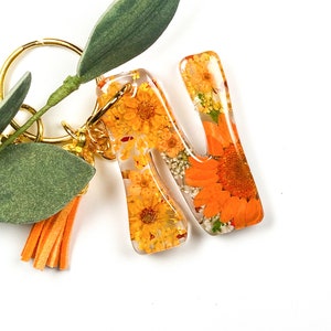 Flower Resin Letter Keychain, Custom Handmade Orange Floral Retro Initial, Backpack Tag, Gifts for Women and Girls, Wallet Charm