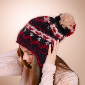 Strick Trapper Mütze, handgestrickte Ohrklappenmütze, Handgestrickte Mohairmütze, Beanie, Riesen-Pompom-Trapper-Mütze, Fuzzy-Mütze, Fair Isle-Mütze