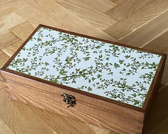 Wooden Tea Box with Green Leaf Design: Keepsake Jewelry Box