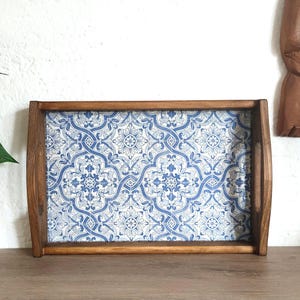 Vassoio da caffè e tè di legno. Vassoio decorativo.