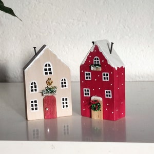 Picole case di legno. Decorazioni di casa. Villaggio in miniatura. Case fatte a mano Set