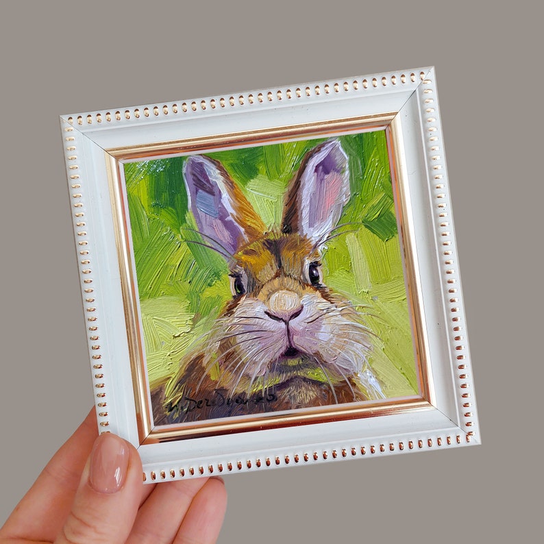 Lapin mignon peignant à l'huile originale 4 x 4, petite oeuvre d'art encadrée de lapin, cadeau d'art d'illustration de lapin pour un ami image 3