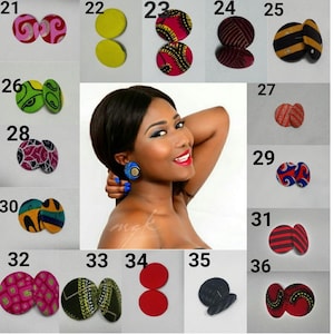 Könnte beinhalten: Eine Sammlung von 36 Paar Stoffohrringen. Die Ohrringe sind rund und haben verschiedene farbenfrohe Muster und Designs. Einige Ohrringe sind einfarbig, während andere geometrische oder florale Muster haben.