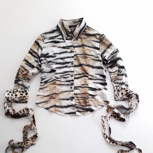 Винтаж JUST CAVALLI Верхняя блузка Рубашка Роберто Кавалли Животное Тигр Принт Y2K