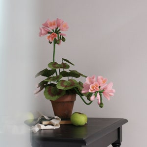Pianta di geranio di carta rosa / Fiori di carta / Piante di carta / Festa della mamma / Primo anniversario / Fiori in vaso / Geranio / Fiore di carta crespa