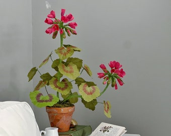 Paper Geranium in Crimson / Paper Flowers / First Anniversary / Gift for Gardener / Gift for Mum / Housewarming Gift / Paper Plant