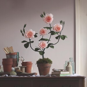Rose en papier / Premier anniversaire / Fleurs en papier crêpe / Fleurs en papier / Cadeau pour la fête des Mères / Plantes en papier / Bouquet de fleurs en papier