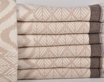 Couverture de jet de serviette turque beige IKAT, couvre-lit, jet de canapé en coton, couverture de pique-nique biologique, jet de plage, couverture tissée, décoration intérieure