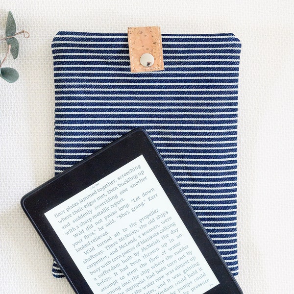 Protective E-Book Cover - Padded E-Reader Sleeve - Storage Case for Reading Tablet - Gift for Reader - Kindle - Denim - Floral