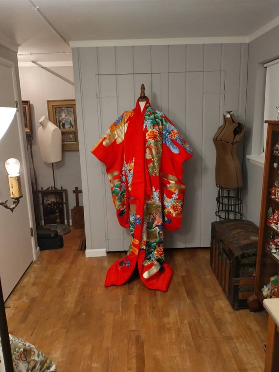 1960's Japanese silk embroidered peacock kimono/ V